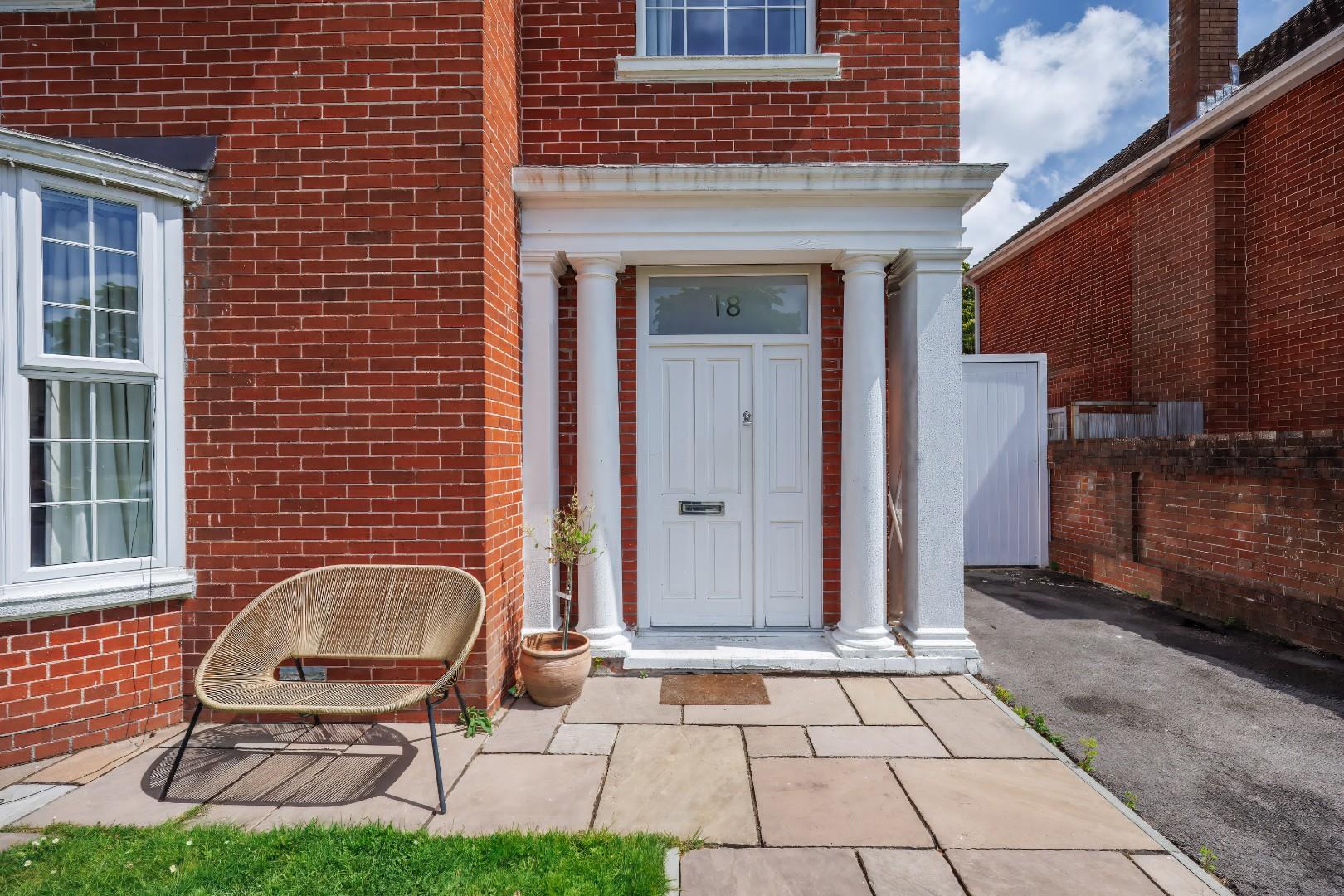 18 Queen Anne Square, Cardiff, CF10 3ED